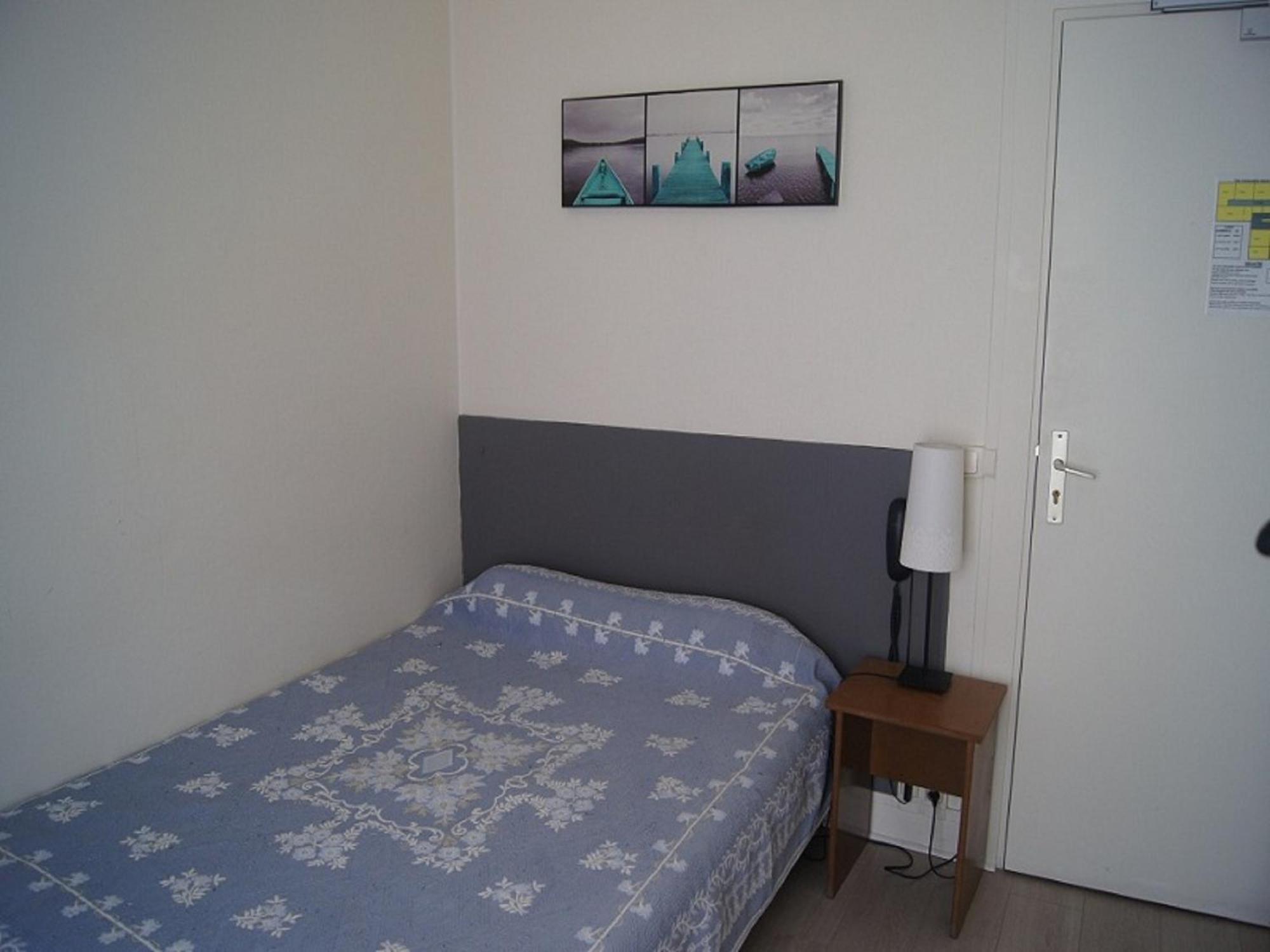 Hotel Moderne Maisons-Alfort Esterno foto A single room at the hostel