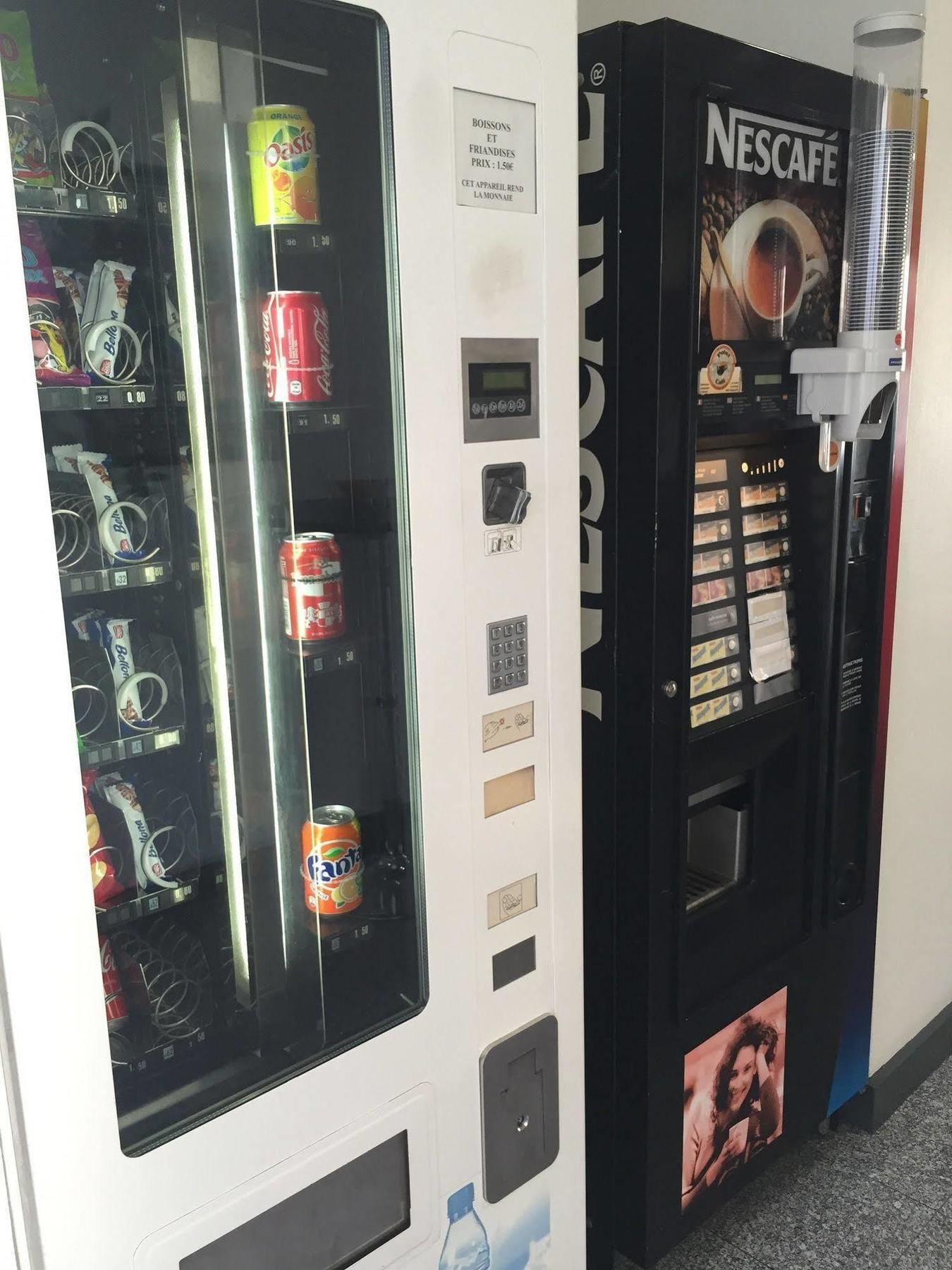 Hotel Moderne Maisons-Alfort Esterno foto A vending machine in China