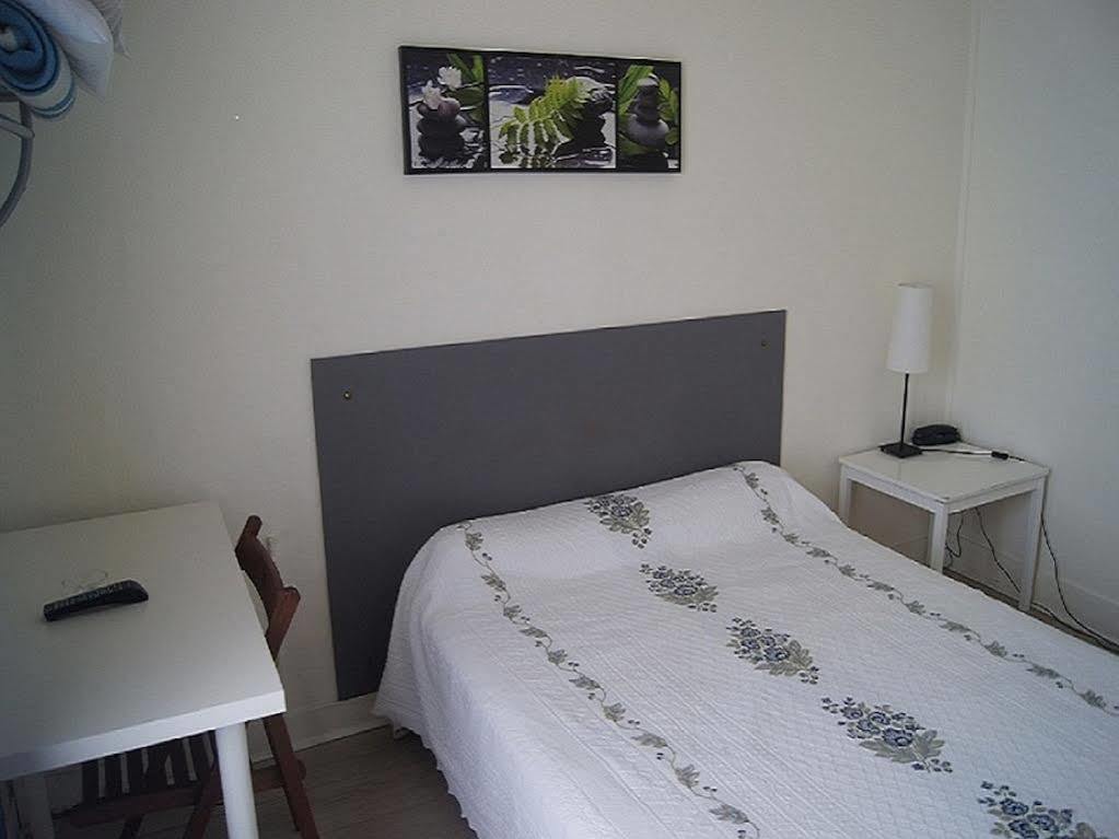 Hotel Moderne Maisons-Alfort Esterno foto A single room at the hotel